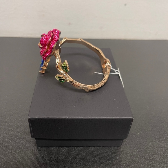 Betsey Johnson Rose Hing - Picture 4 of 8